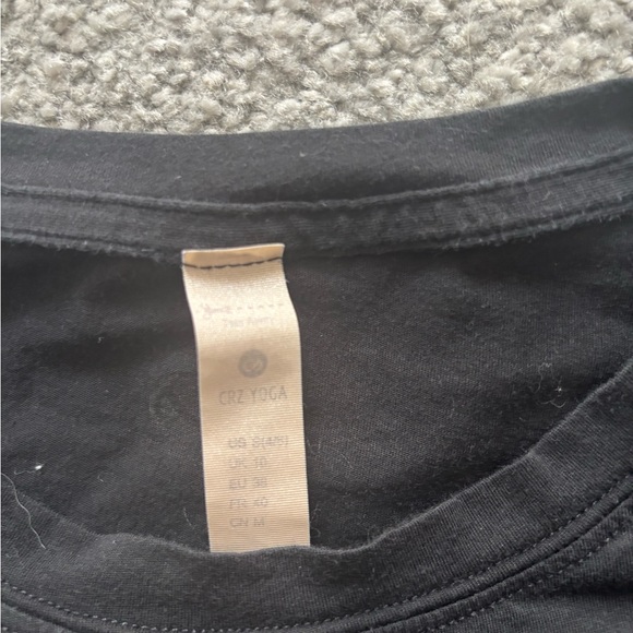 CRZ YOGA black flowy cropped tee - Picture 2 of 2